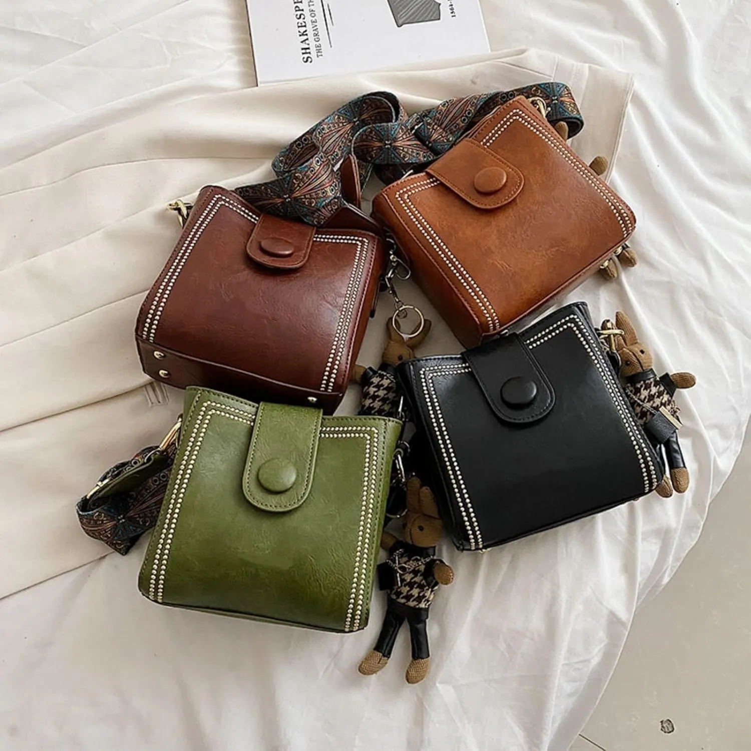 Bootara Bucket Bag, Fashion Crossbody Bag, Leather Crossbody Purse with Vintage Bunny Charm for Women with Adjustable Strap