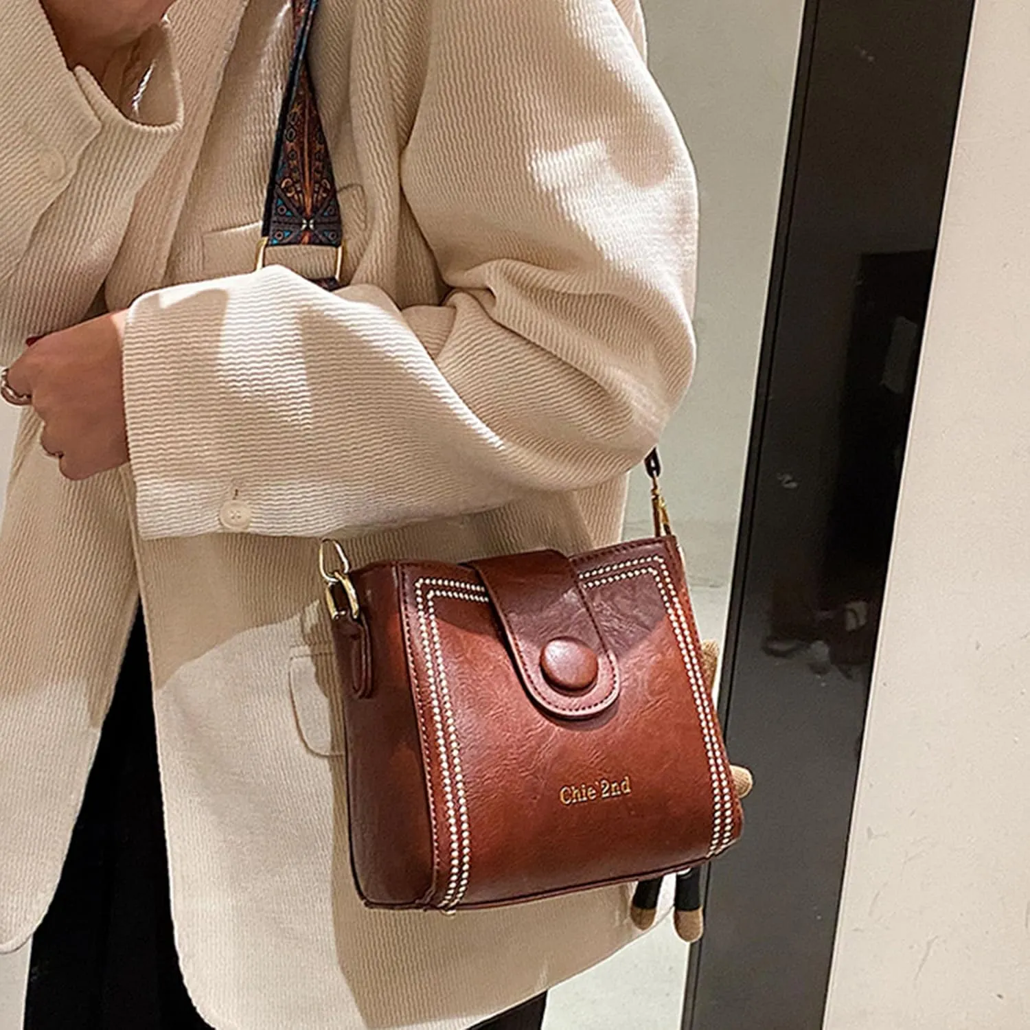 Bootara Bucket Bag Vintage Crossbody Bag With Bunny Charm Small Womens Retro Water Bucket Shoulder Bag